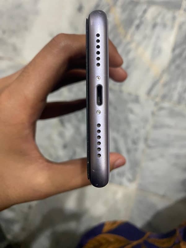 Iphone 11 PTA Approved (Dual-Sim), 128 GB 6