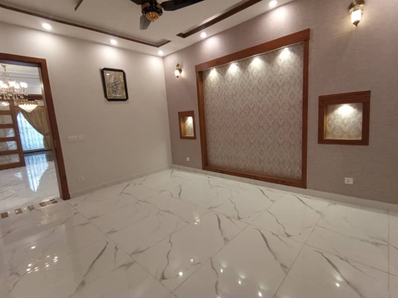 FOR SALE 10 MARLA VERY REASONABLE PRICE IN SECTOR E BAHRIA TOWN LAHORE 21