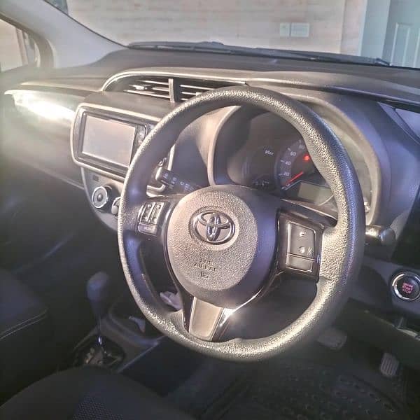 Toyota Vitz 2018 4