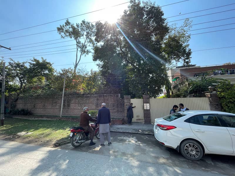 5 Kanal Huge Residential House For Sale in Lahore Cantt Shami Road. 11