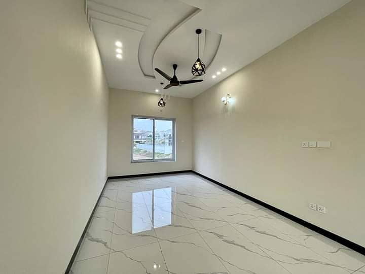 1 Kanal Designer Luxurious Portion Available For Rent In Phase 8 11