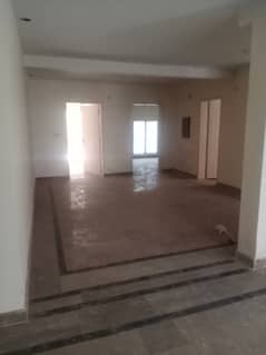 10 Marla lower portation independent marble floor near main road market park prime location