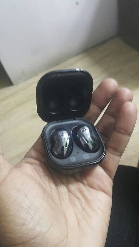 Samsung earbuds 0