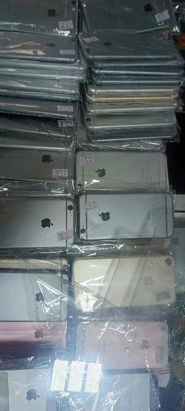 IPhone available on whole sale rates 3