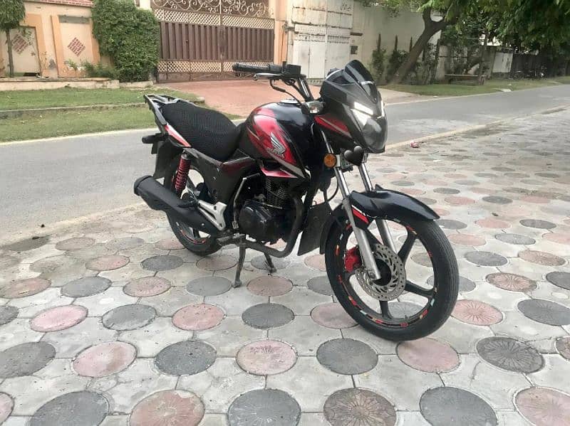 Honda CB 150F 4