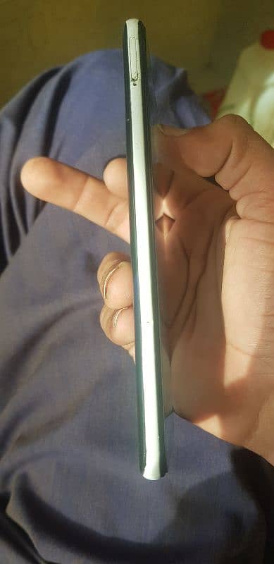 mobile k front camera ni chalta finger sinser ni ha Baki all ok phone 5