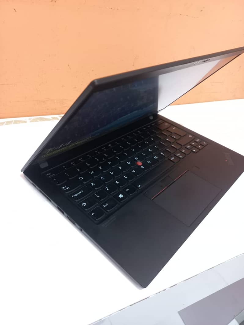 Lenovo Thinkpad X1 Carbon(Gen 7) i7, 8th Gen 16GB RAM 256GB SSD NVme. 1