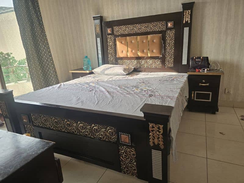 king size bed set in a very good condition 1