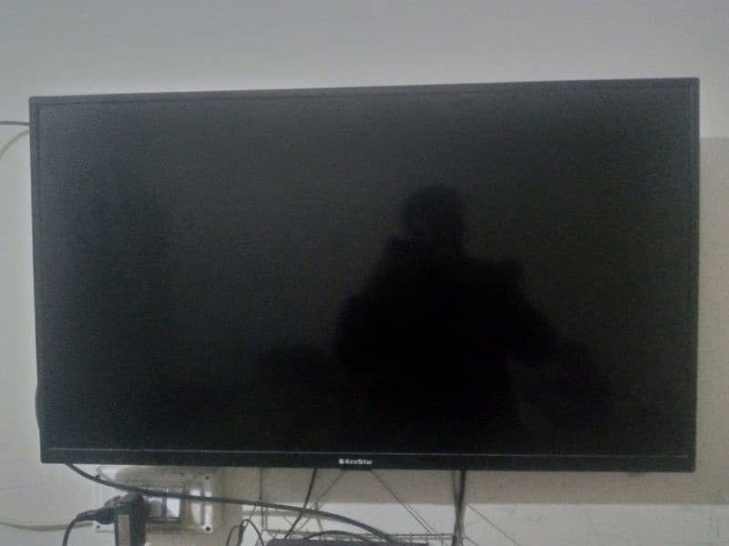 Like new Ecostar 40 inch led TV. Full HD 1080p resolution. 0