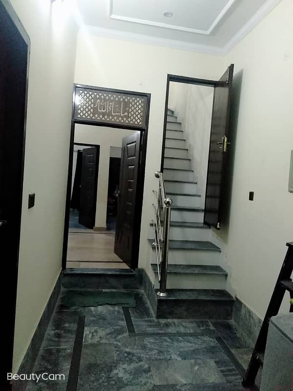 Vip beautiful 3.5 marla lower portion is available for rent in sabzazar lhr 2