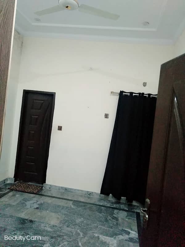 Vip beautiful 3.5 marla lower portion is available for rent in sabzazar lhr 5