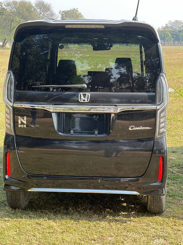 Honda N Box Custom 2022 3