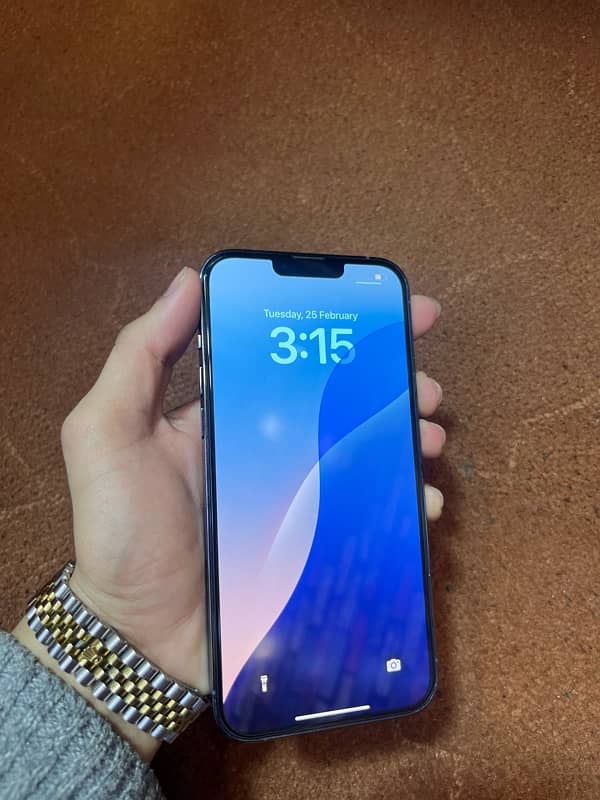 I phone 13 pro max 128gb. water pack 83% health 10/9 0