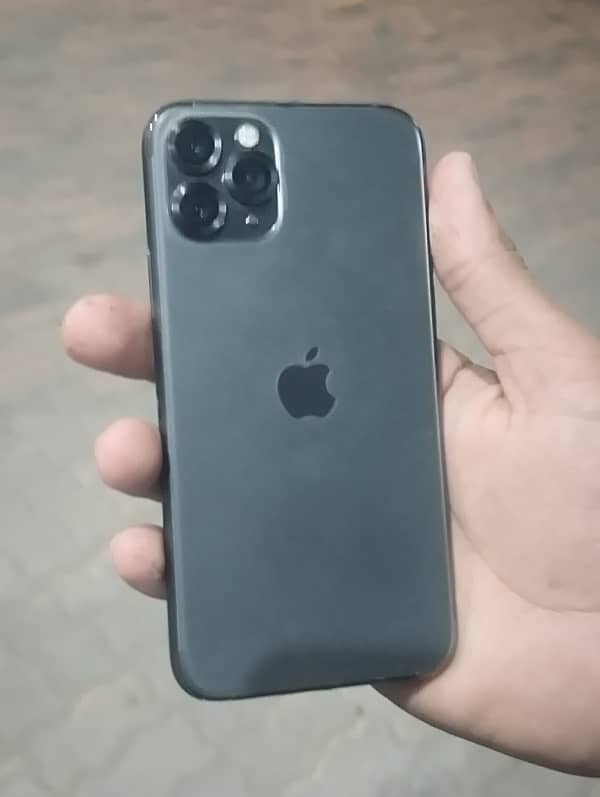 iphone 11 pro 10/10 hai water pack LLA MODEL 0