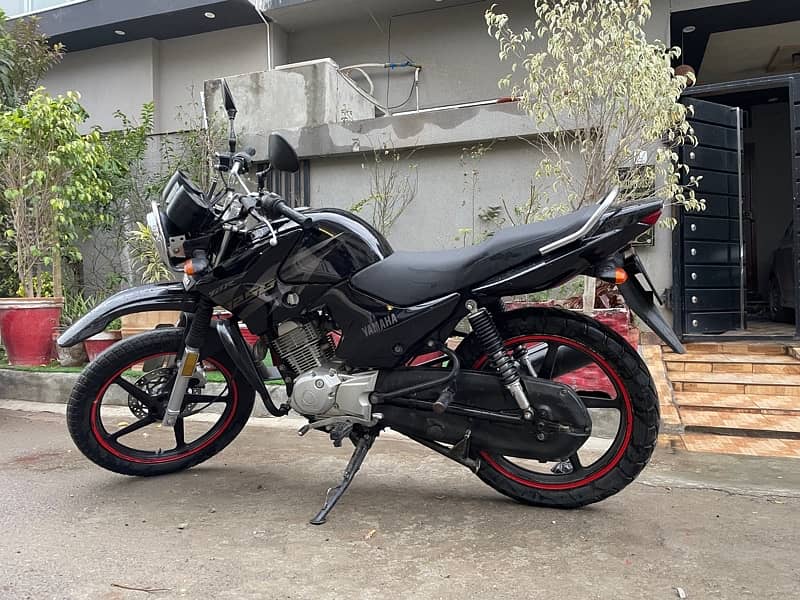 Yamaha YBR G 125 Like new Better then suzuki Honda Road Prince 2