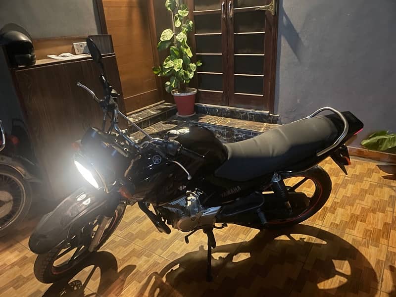 Yamaha YBR G 125 Like new Better then suzuki Honda Road Prince 12