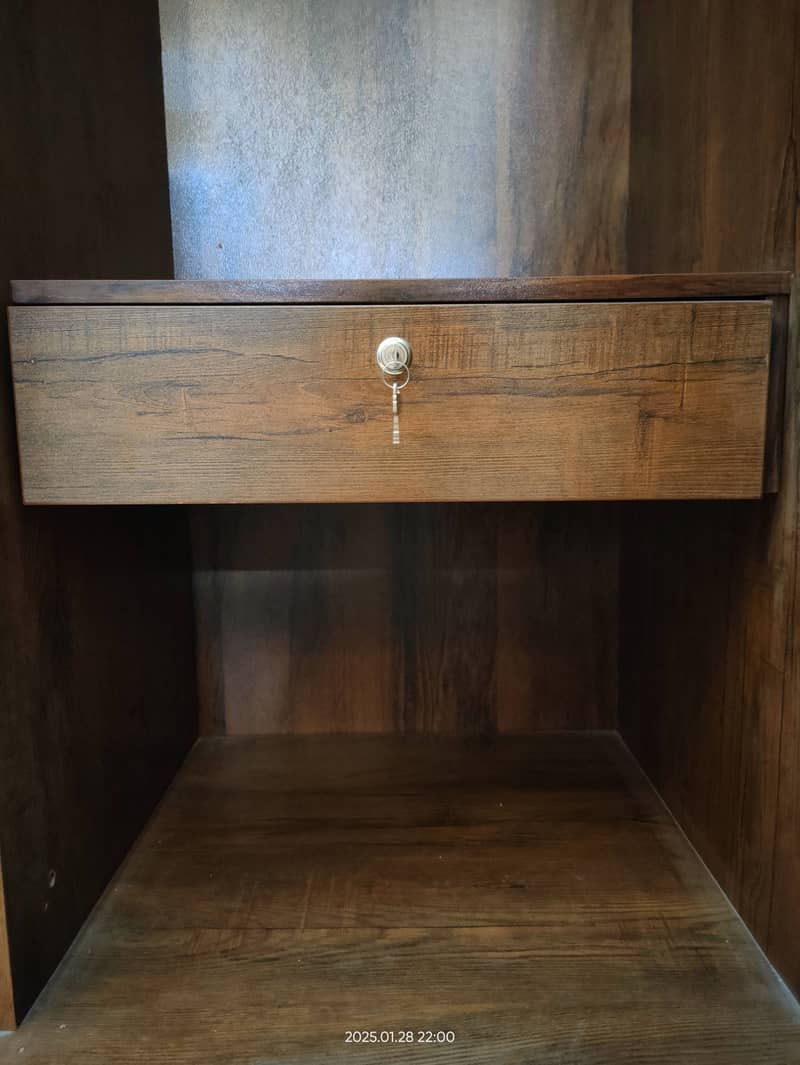 3 Door Wordrobe/Cupboard 2