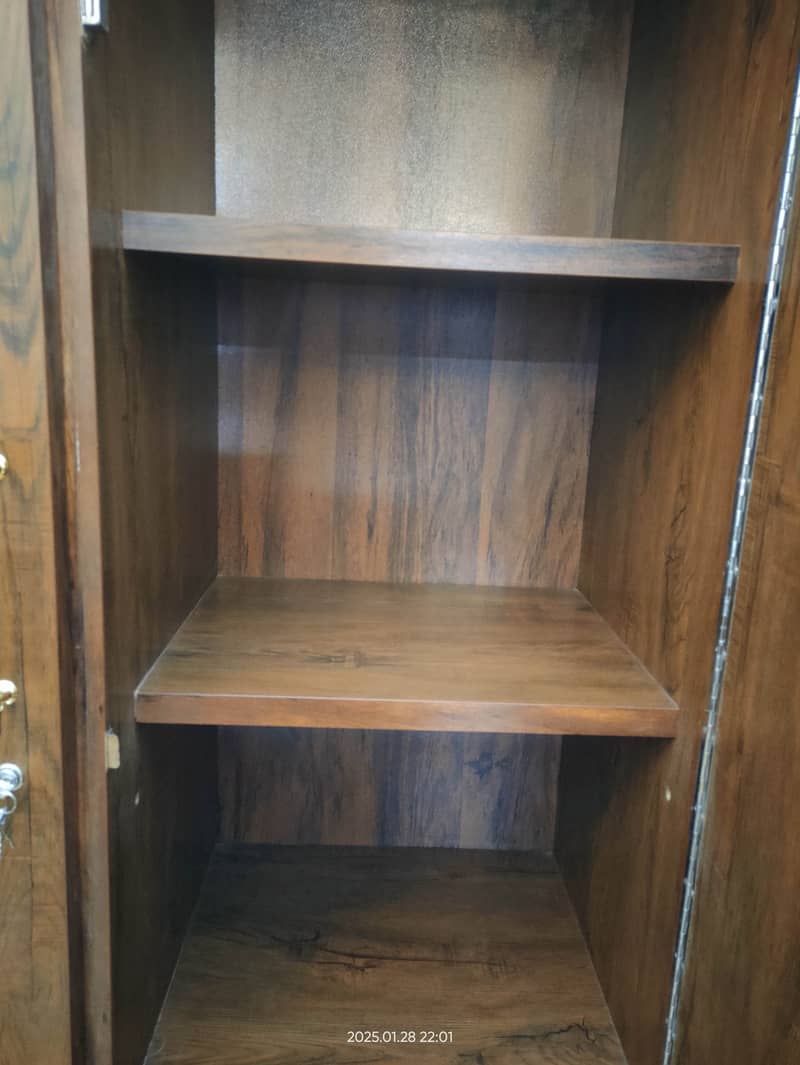 3 Door Wordrobe/Cupboard 3