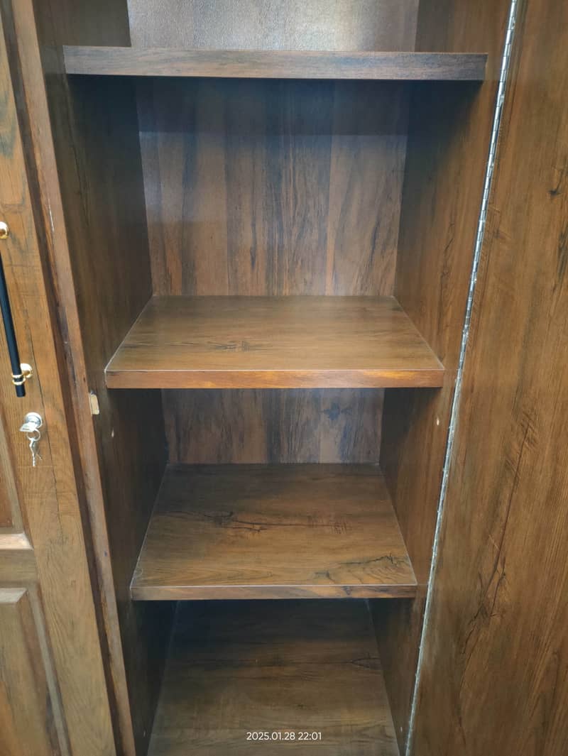 3 Door Wordrobe/Cupboard 4