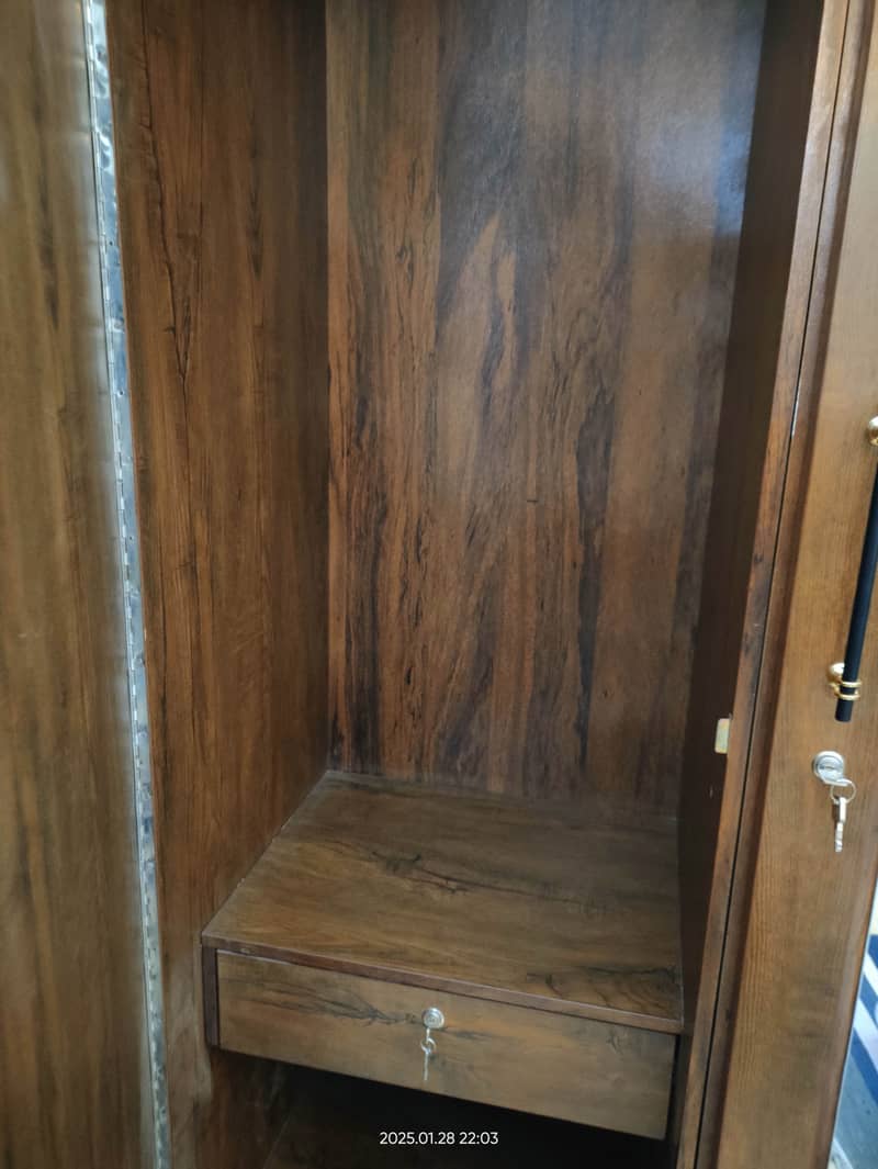 3 Door Wordrobe/Cupboard 5