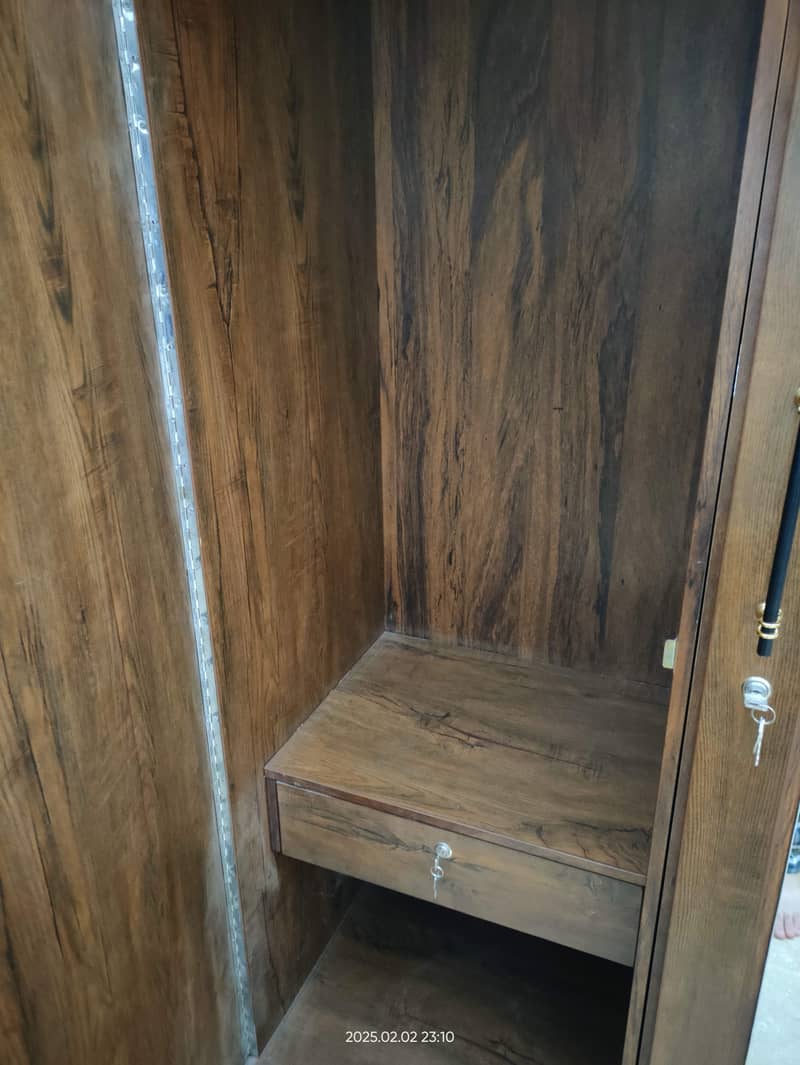 3 Door Wordrobe/Cupboard 14