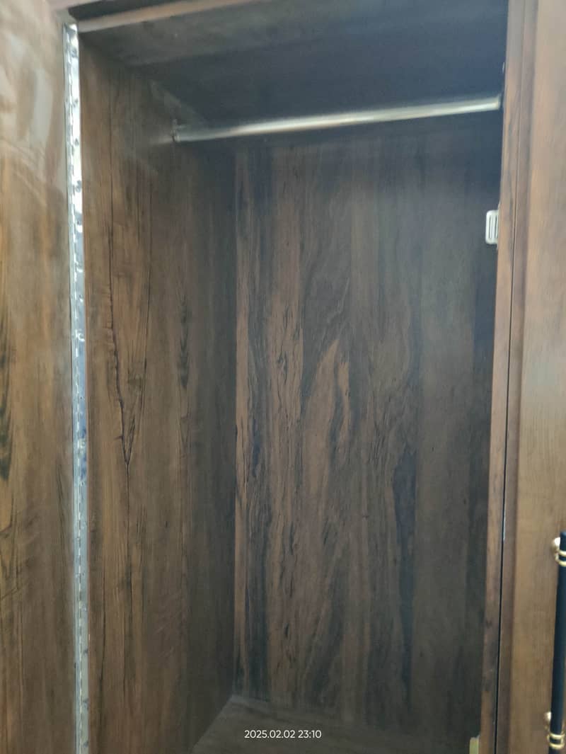 3 Door Wordrobe/Cupboard 15