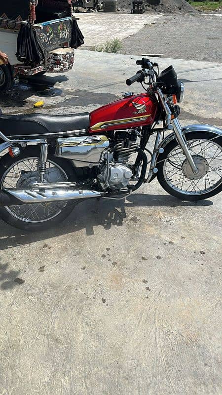 Honda CG 125 only 3623Km Guaranteed Driven 3