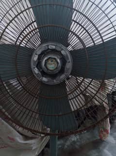 padestal fan in new condition