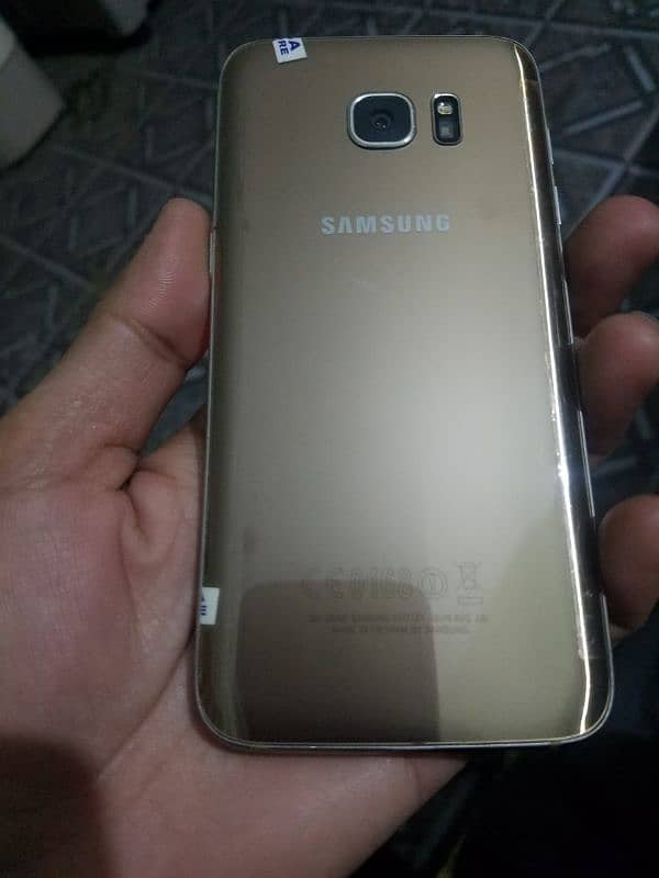 Samsung s7 edge for sale non pta good condition. 4