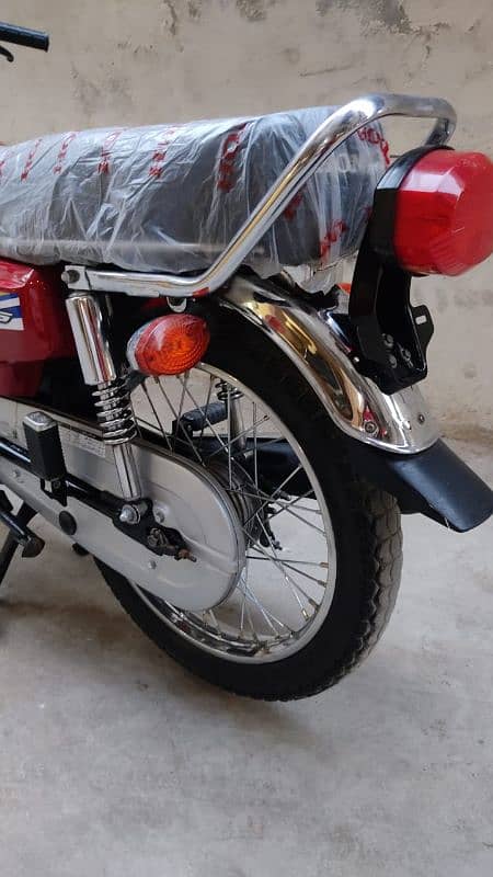 CG honda 125 larkana num 2020 mint conditi 8