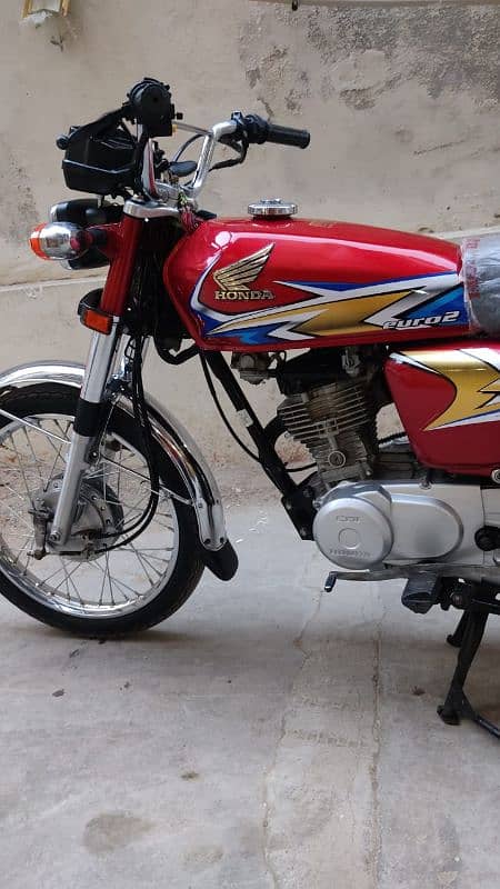 CG honda 125 larkana num 2020 mint conditi 11