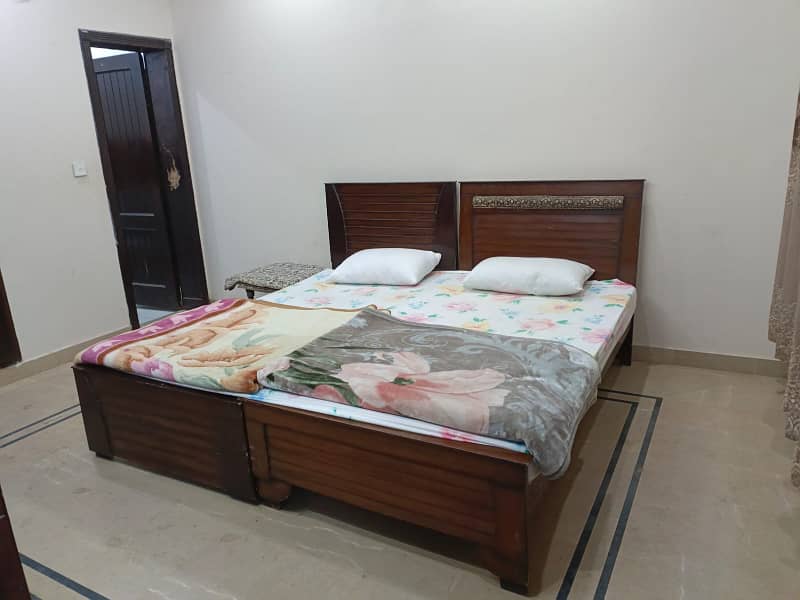 25*40 Full furnished house for rent in G-13 4