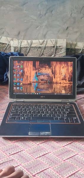 Dell laptop latitude core i5 2nd 4gb ram 300gb hard 1