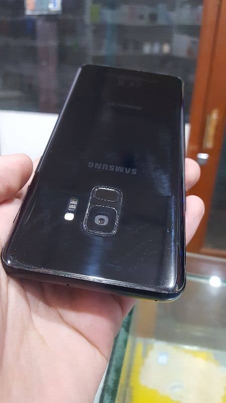 Samsung S9 (10/10 Non Pta) 1