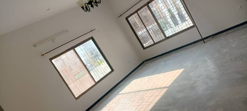 400 Square Yards Portion For Rent in old Ravian Society Main University Road Mosamiyat 6