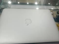 MacBook air 2017 8gp ram 120gb storage