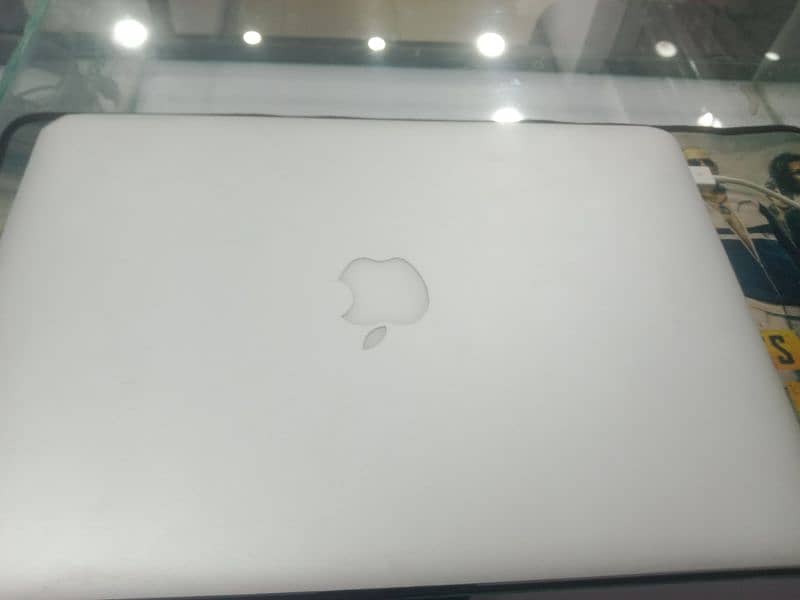 MacBook air 2017 8gp ram 120gb storage 0