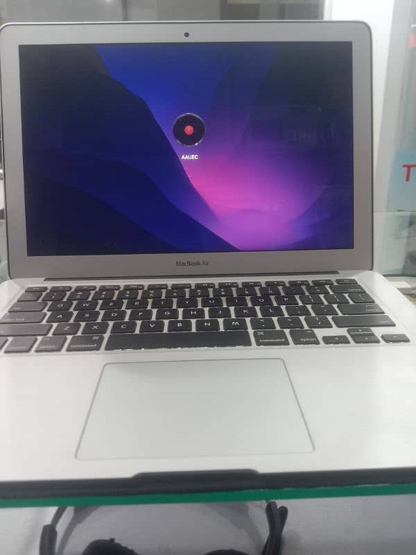 MacBook air 2017 8gp ram 120gb storage 1