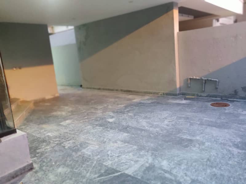 10 Marla House Availale For Rent In DHA Phase 3 Block-Z 7