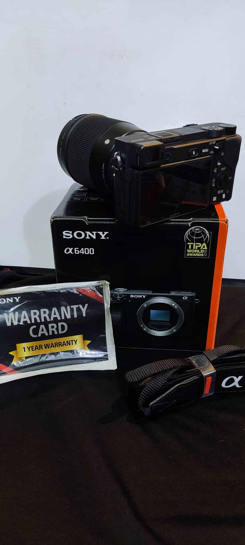 Sony A6400 & Sigma 16mm f/1.4 Lens (Lightly Used, No Scratches) 8