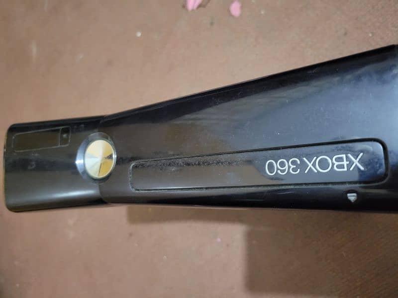 Xbox 360 with 2 controllers 1