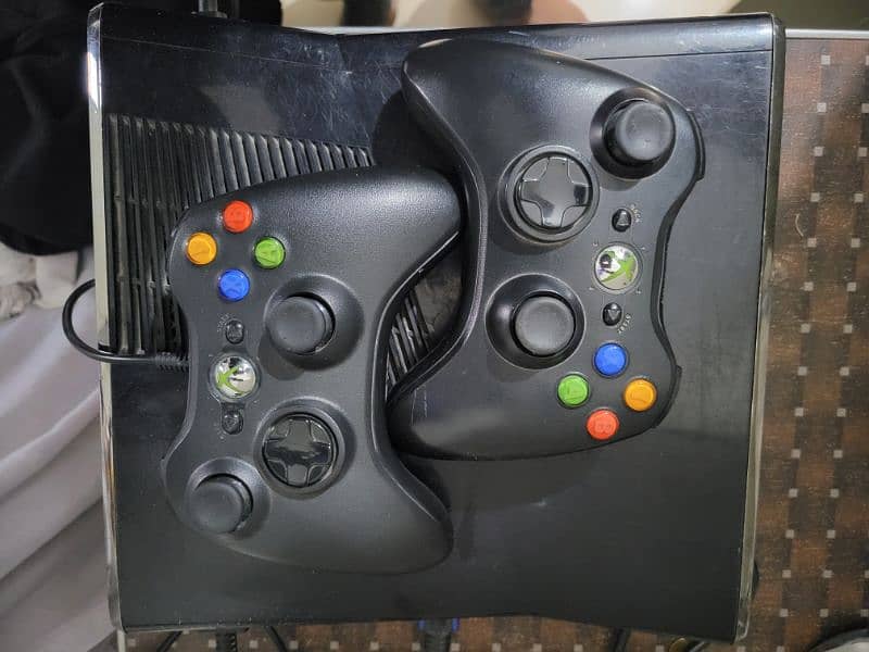 Xbox 360 with 2 controllers 4