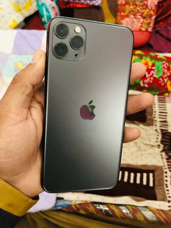 iPhone 11 Pro Max 1