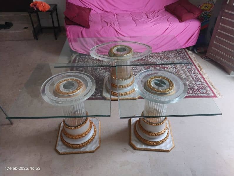 Golden 360° Table With 2 side Stools 2