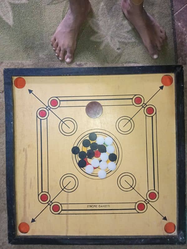 carrom board he Lal gote nae he 03113182454 3