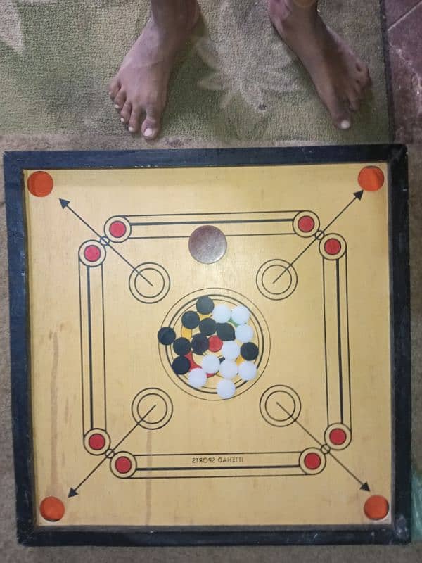 carrom board he Lal gote nae he 03113182454 4