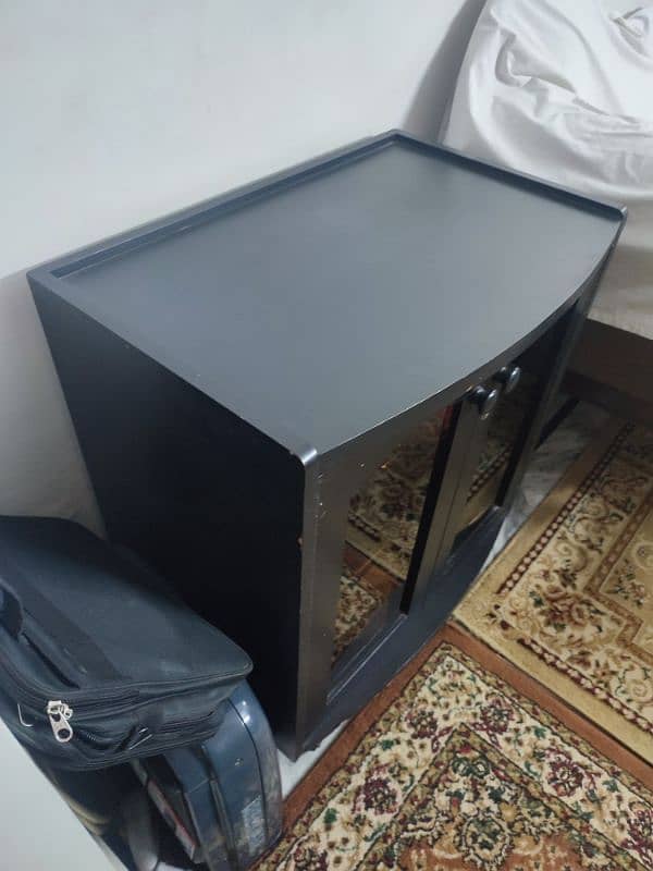 TV trolley in best condition 0