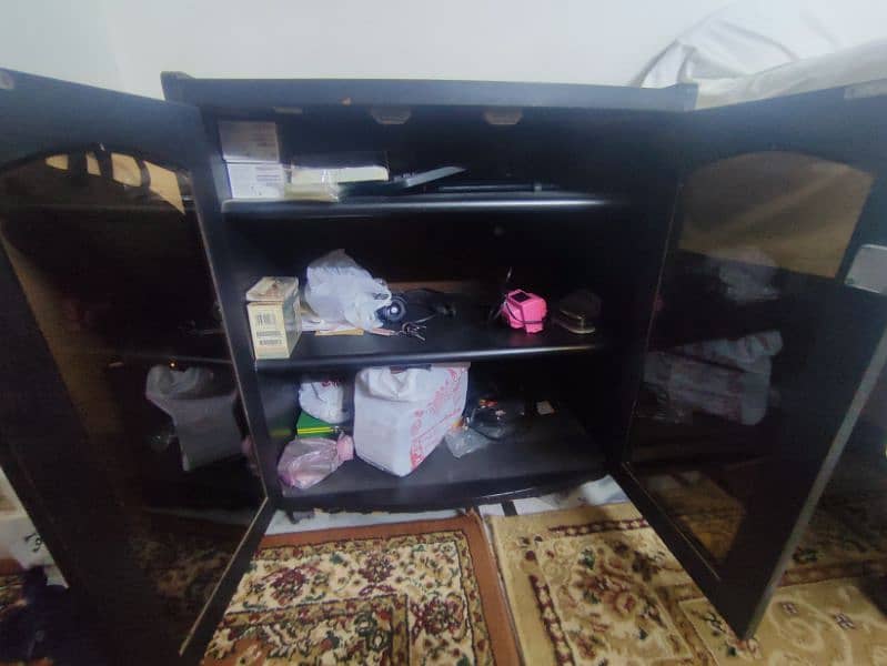 TV trolley in best condition 2