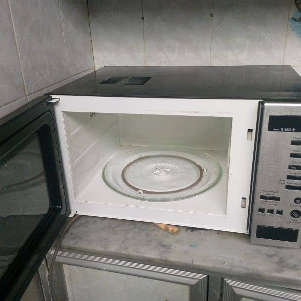 LG Microwave Oven 1