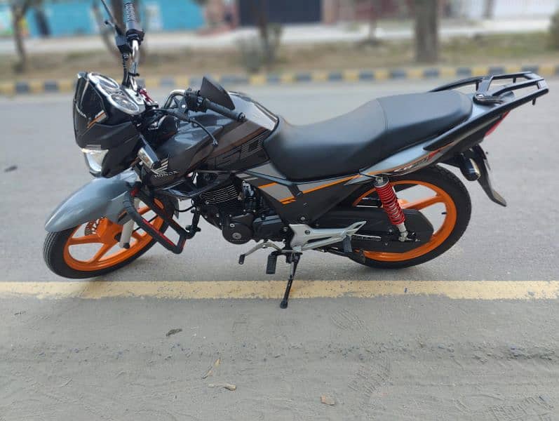 Honda CF 150f SE 4